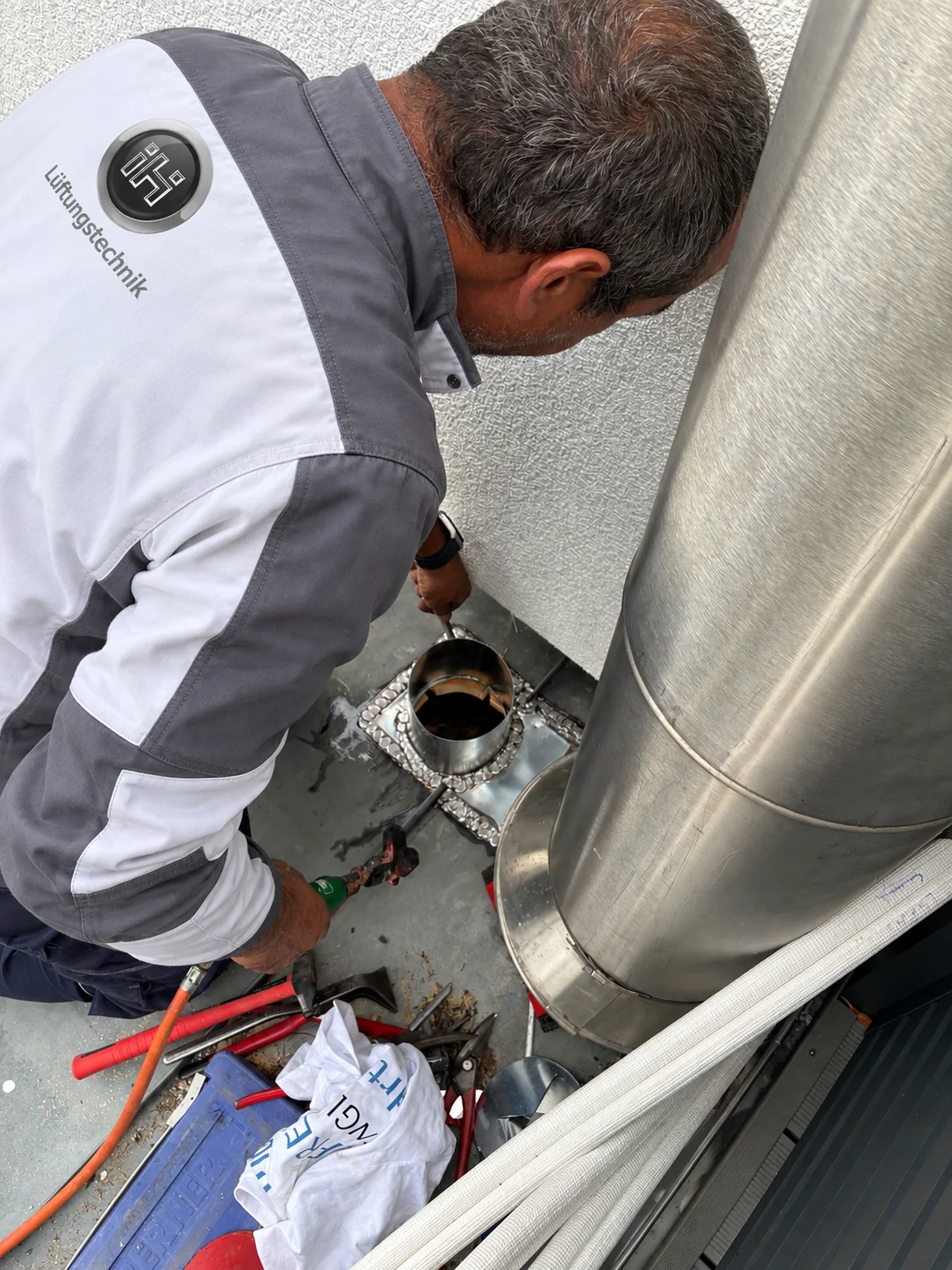 Facharbeit bei technischer Leitungsdurchführung